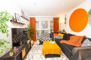 Modern Retreat - 2BD Apt with Lush Greenery at Sheffield